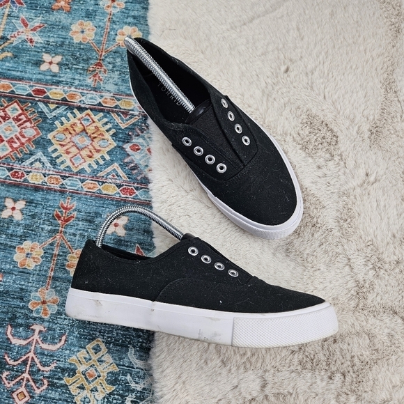 Torrid Black Canvas No Laces Slip On Sneaker WOmen US 8 - Picture 1 of 12
